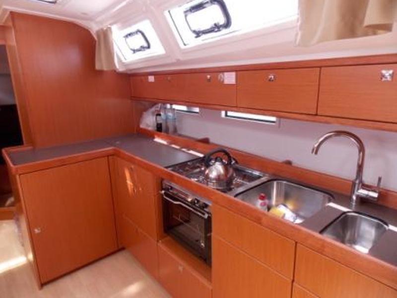 Book yachts online - sailboat - Bavaria Cruiser 46 - LINA - rent
