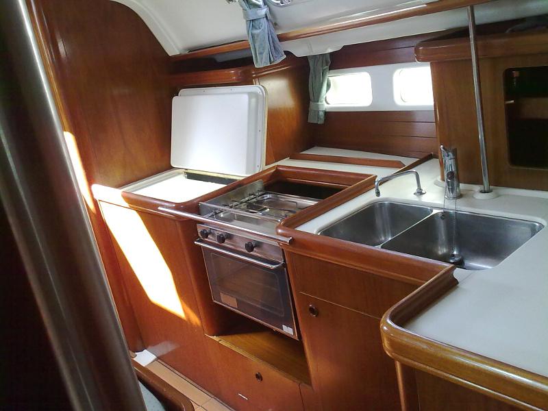 Book yachts online - sailboat - Oceanis 411-4 - Latitud 2 - rent