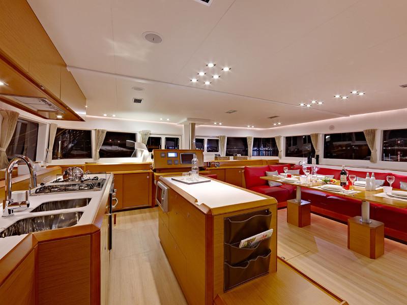 Book yachts online - catamaran - Lagoon 620 - Firefly - rent