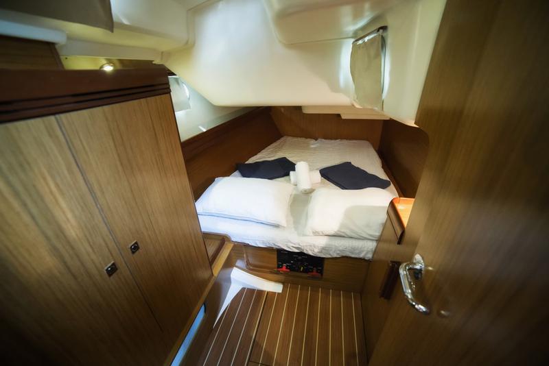Book yachts online - sailboat - Sun Odyssey 42 i - SUN ODYSSEY 42i (2008) - VOL - rent