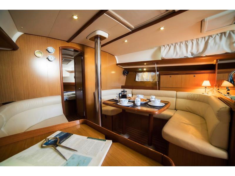 Book yachts online - sailboat - Sun Odyssey 42 i - SUN ODYSSEY 42i (2008) - VOL - rent