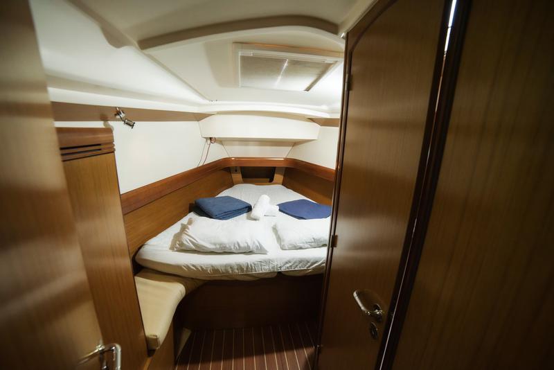 Book yachts online - sailboat - Sun Odyssey 42 i - SUN ODYSSEY 42i (2008) - VOL - rent