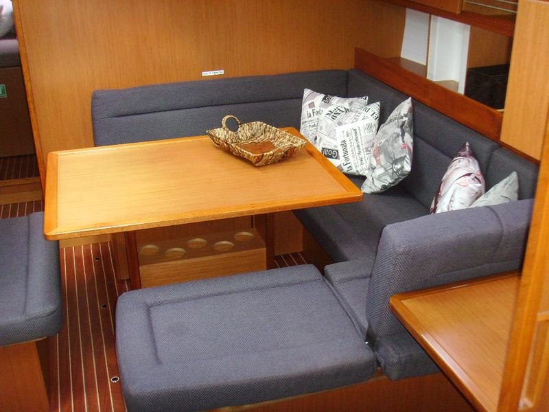 Book yachts online - sailboat - Bavaria 45 Cruiser - BAVARIA 45 CRUISER (2013) - LFK - rent