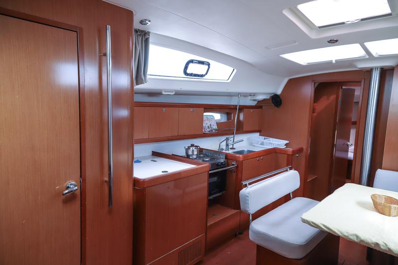 Book yachts online - sailboat - Oceanis 43 - MOJITO - rent