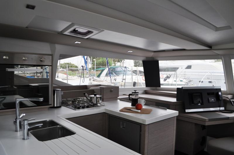 Book yachts online - catamaran - Astréa 42 - ASTREA 42 (2020) - ATH - rent