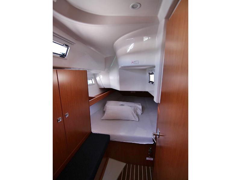 Book yachts online - sailboat - BAVARIA C 34 - BELLA - rent