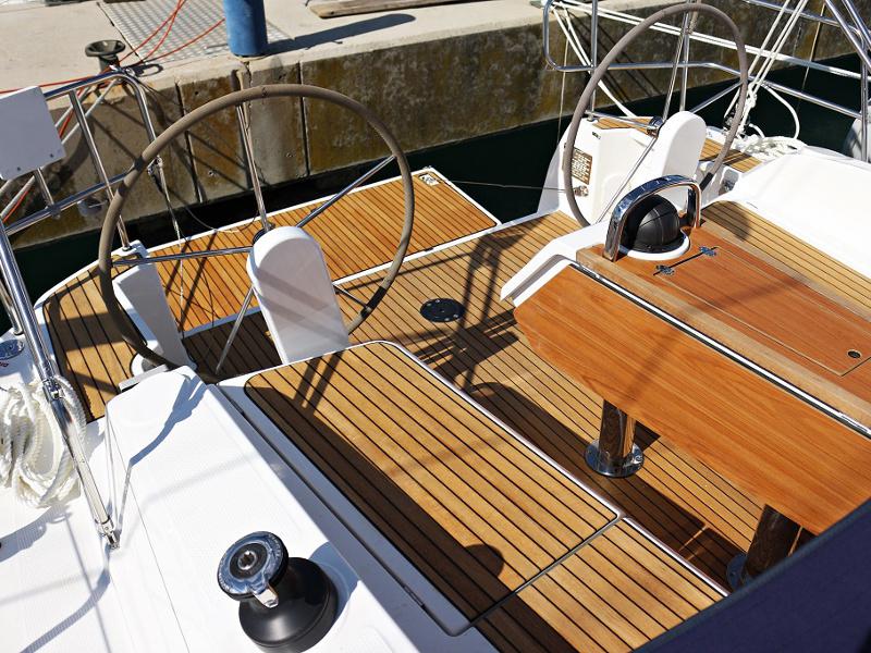 Book yachts online - sailboat - BAVARIA C 37 BT - ANDREA - rent