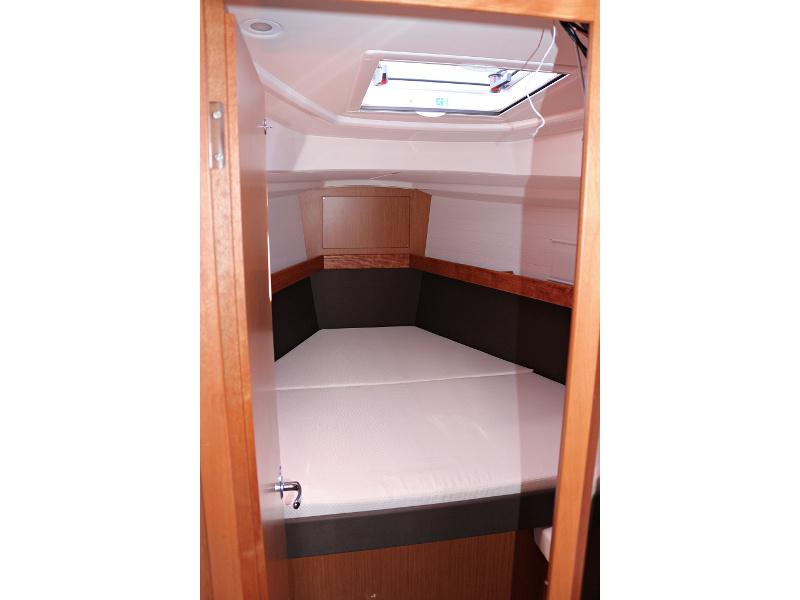 Book yachts online - sailboat - BAVARIA C 37 BT - ANDREA - rent