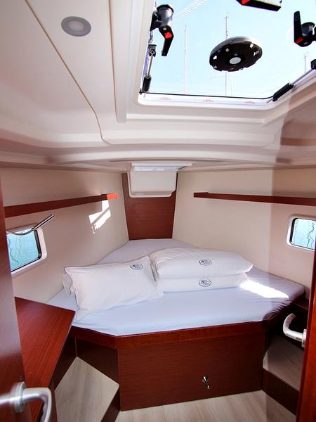 Book yachts online - sailboat - HANSE 418 BT - EVA - rent