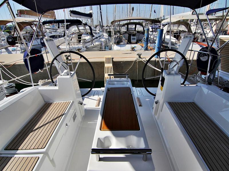 Book yachts online - sailboat - HANSE 418 BT - EVA - rent