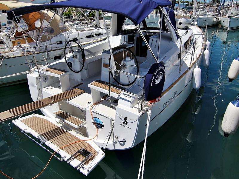 Book yachts online - sailboat - OCEANIS 38.1 BT - AURA - rent
