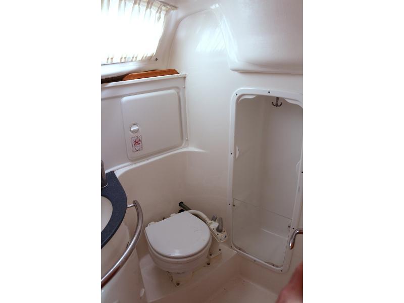 Book yachts online - sailboat - BAVARIA 33 C - MARA - rent