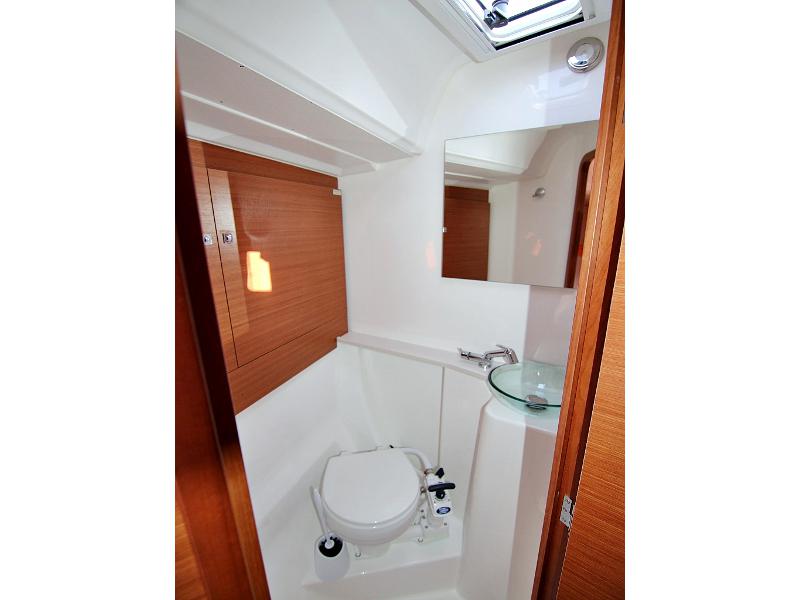 Book yachts online - sailboat - DUFOUR 460 Grand Large BT - LOLA - rent