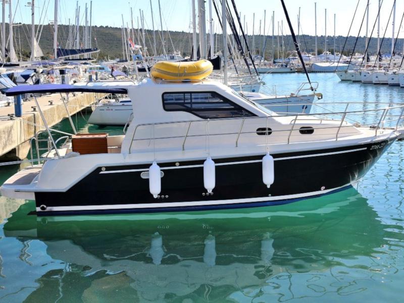 Book yachts online - motorboat - VEKTOR 950 BT (16) - RAVA - rent