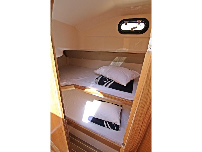 Book yachts online - motorboat - VEKTOR 950 BT (16) - RAVA - rent