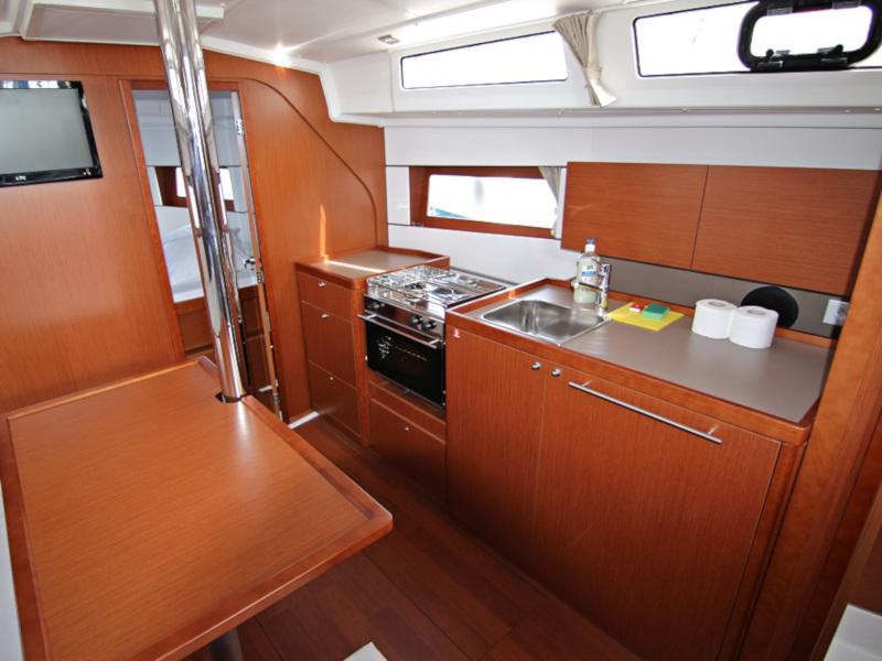 Book yachts online - sailboat - OCEANIS 38 BT - FEDE - rent