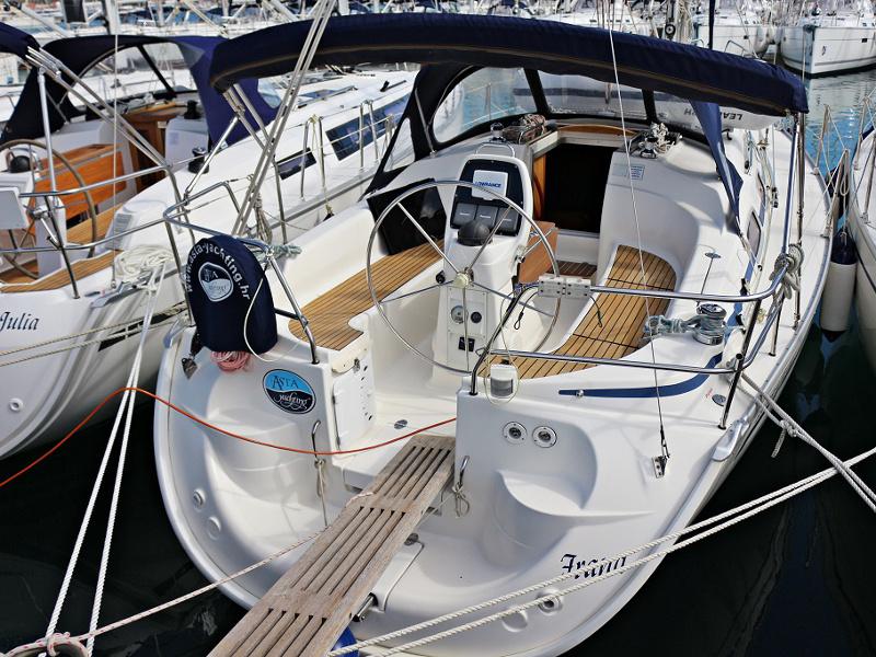 Book yachts online - sailboat - BAVARIA 33 C - FRANA - rent