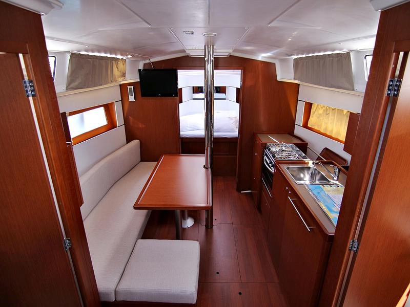 Book yachts online - sailboat - OCEANIS 38.1 BT - ELSA - rent