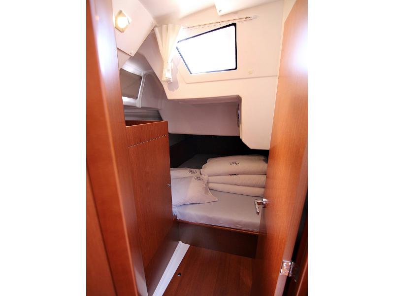 Book yachts online - sailboat - OCEANIS 38.1 BT - ELSA - rent