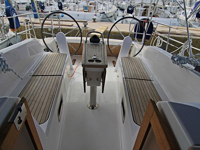 Book yachts online - sailboat - BAVARIA C 41 BT - REBECCA - rent