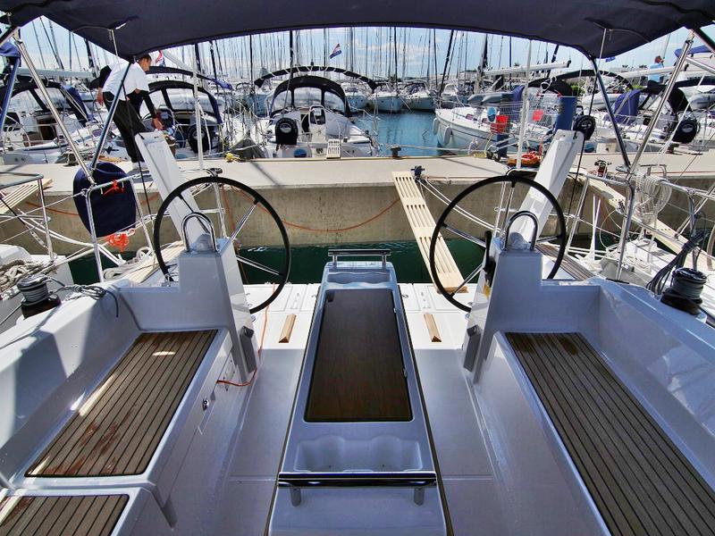 Book yachts online - sailboat - OCEANIS 38.1 BT - ARIELA  - rent