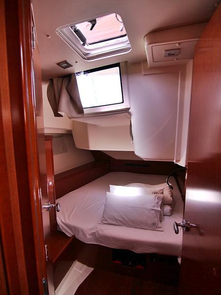 Book yachts online - sailboat - OCEANIS 45 BT - GOLDEN DREAMS - rent