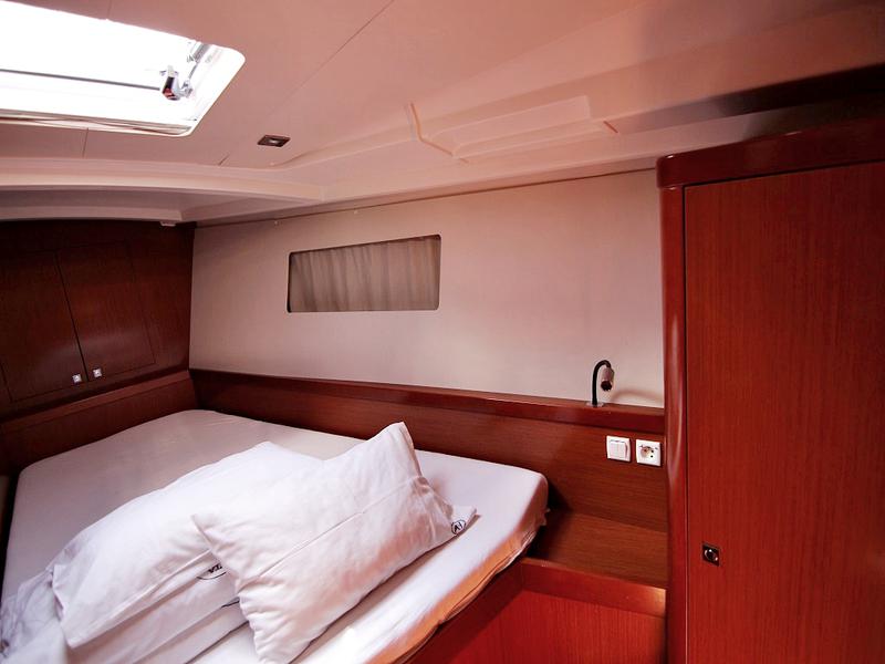 Book yachts online - sailboat - OCEANIS 45 BT - GOLDEN DREAMS - rent