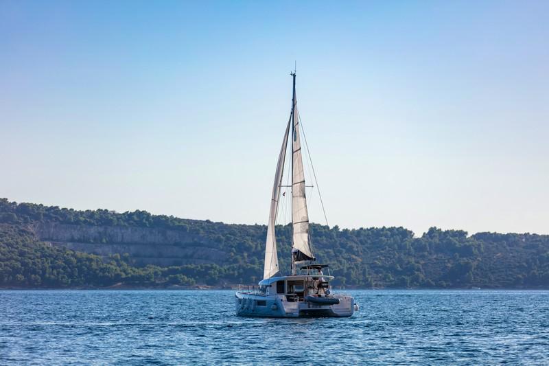 Book yachts online - catamaran - Lagoon 40 - ZAGVOZD - rent