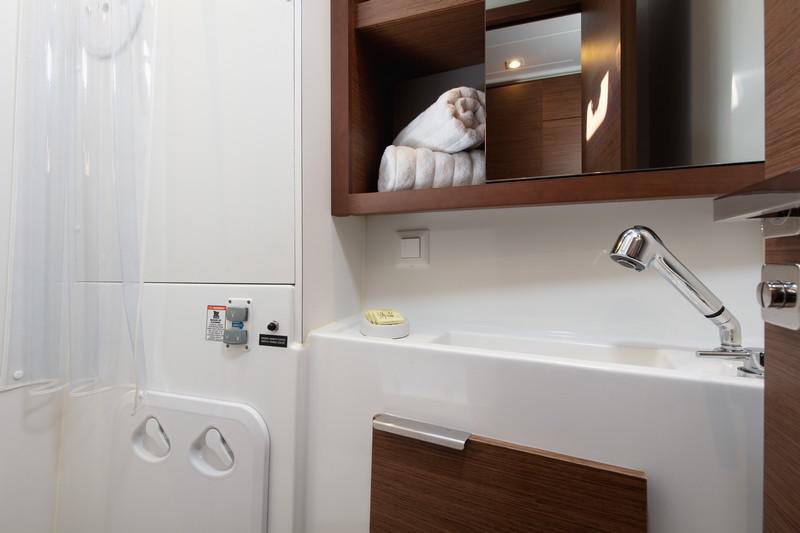 Book yachts online - catamaran - Lagoon 40 - ZAGVOZD - rent