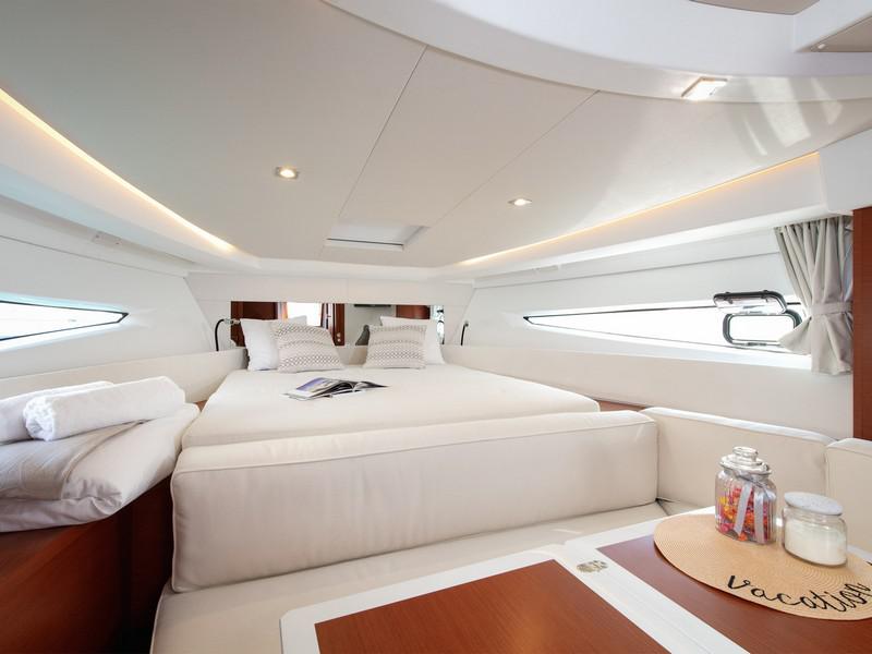 Book yachts online - motorboat - Jeanneau Leader 36 - MIHAEL - rent