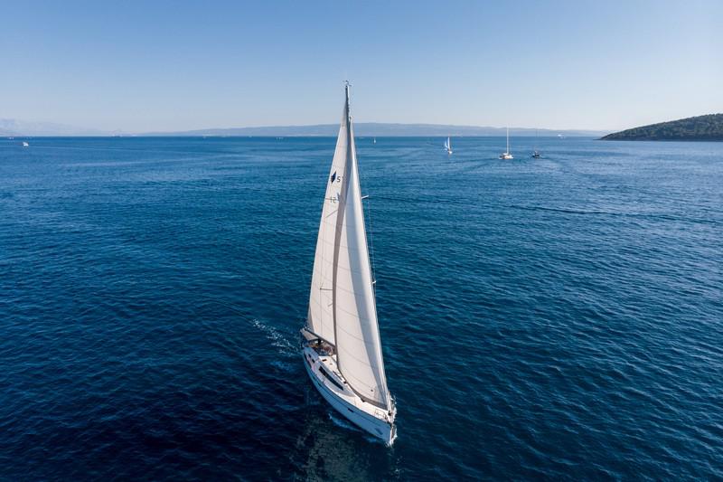 Book yachts online - sailboat - Bavaria Cruiser 51 - LUI - rent