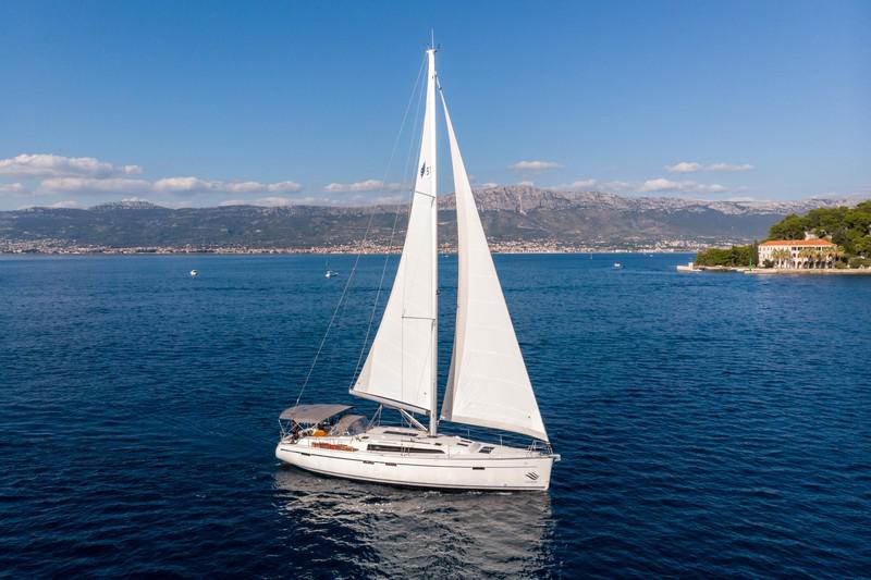 Book yachts online - sailboat - Bavaria Cruiser 51 - LUI - rent