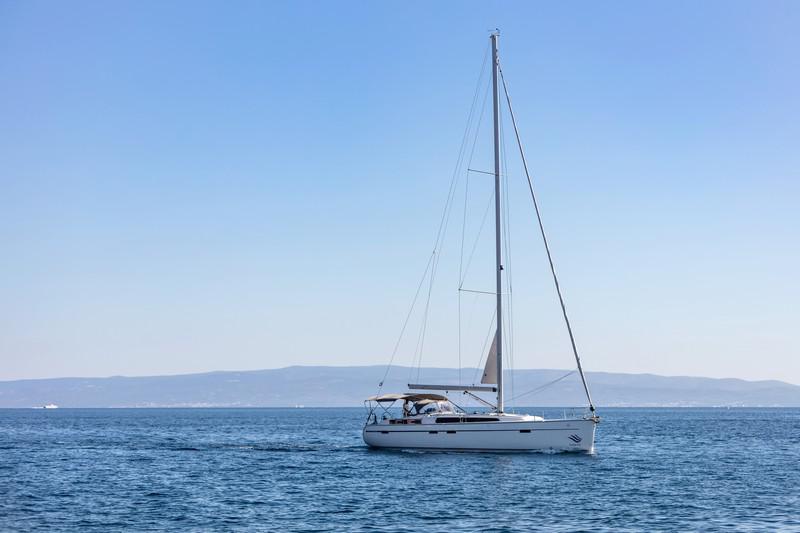 Book yachts online - sailboat - Bavaria Cruiser 51 - LUI - rent