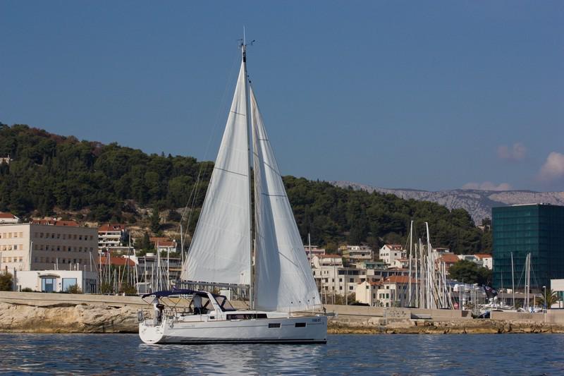 Book yachts online - sailboat - Beneteau Oceanis 35 - JEAN MICHEL - rent