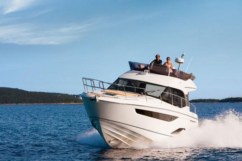 Book yachts online - motorboat - Bavaria R40 FLY - STEP TWO - rent