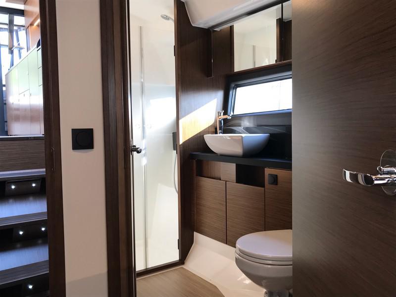 Book yachts online - motorboat - Bavaria R40 FLY - STEP TWO - rent