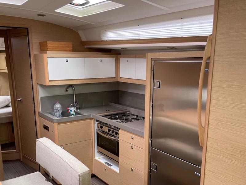 Book yachts online - sailboat - Dufour 470 - Emma - rent