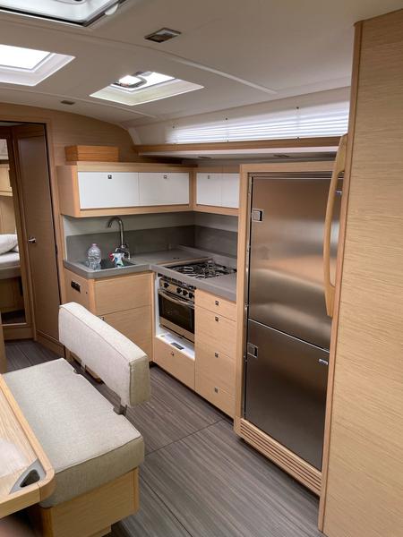Book yachts online - sailboat - Dufour 470 - Emma - rent