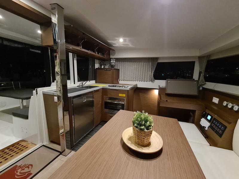 Book yachts online - catamaran - Lagoon 40 - White - rent