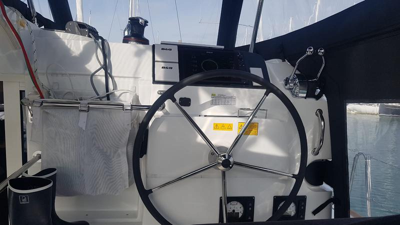 Book yachts online - catamaran - Lagoon 40 - White - rent