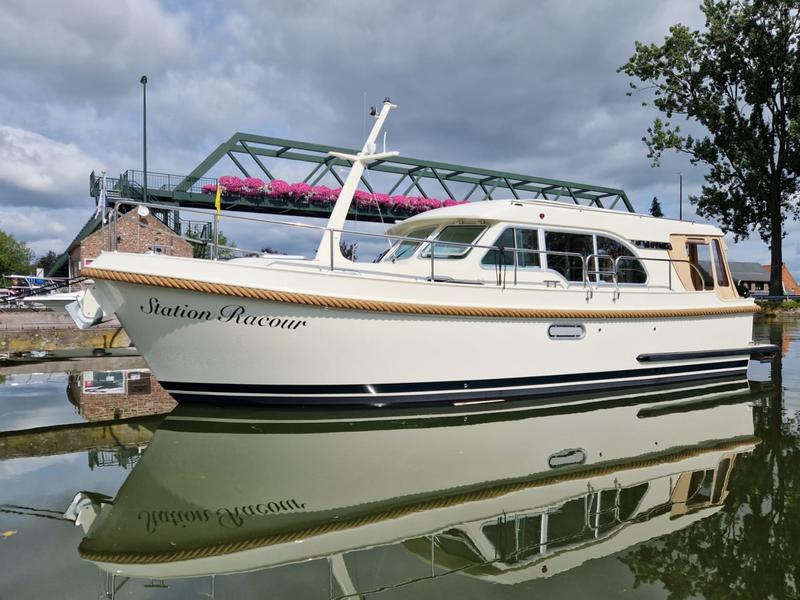 Book yachts online - motorboat - Linssen Grand Sturdy 30.0 Sedan - Station Racour - rent