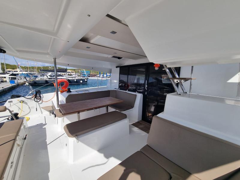 Book yachts online - catamaran - Astréa 42 - Princess Kiara - rent