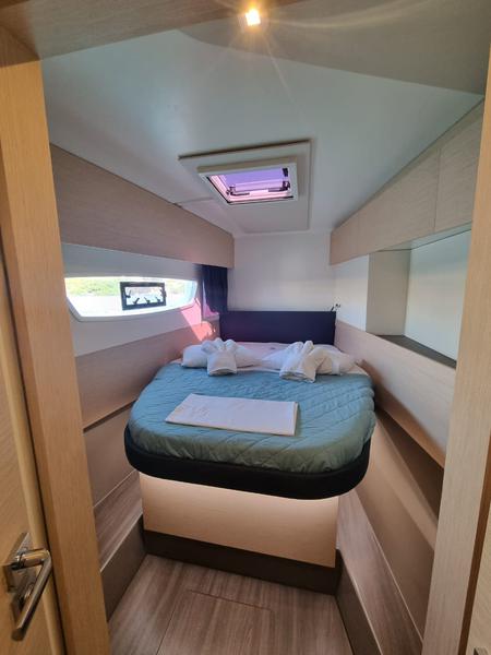 Book yachts online - catamaran - Astréa 42 - Princess Kiara - rent