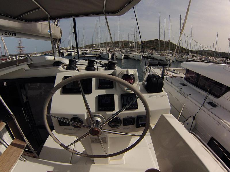 Book yachts online - catamaran - Astréa 42 - Princess Kiara - rent