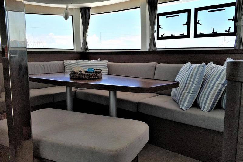 Book yachts online - catamaran - Lagoon 42 - Niki - rent