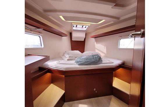Book yachts online - sailboat - Hanse 418 - heNA - rent