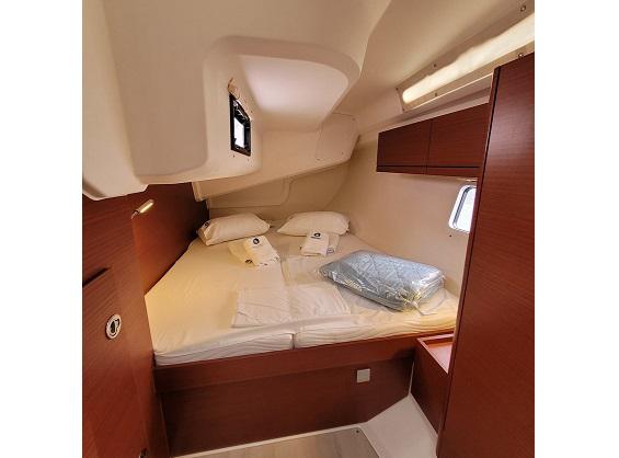 Book yachts online - sailboat - Hanse 418 - heNA - rent