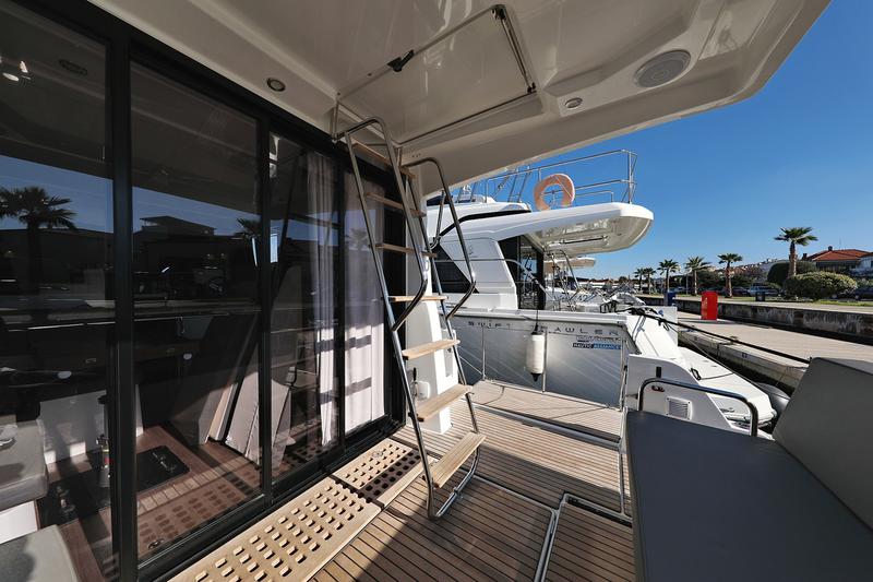 Book yachts online - motorboat - Antares 11 Fly OB - Solis - rent