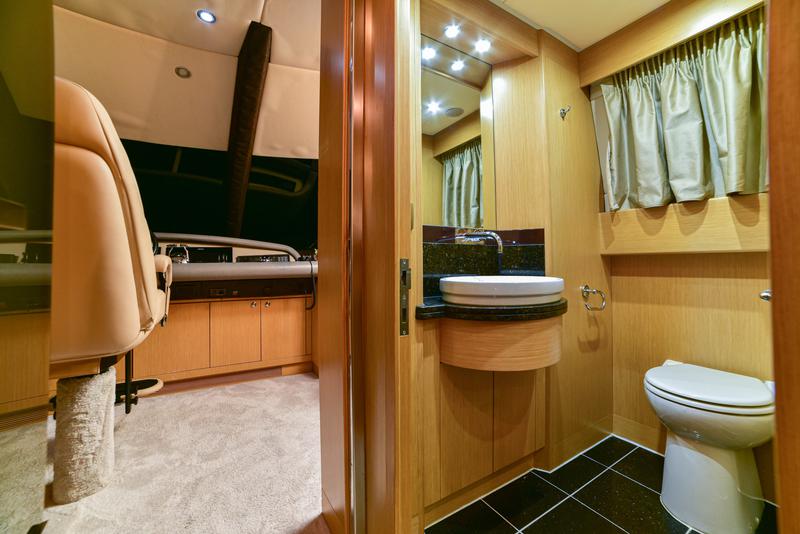 Book yachts online - motorboat - Royal Denship 85 - Stela 117 - rent
