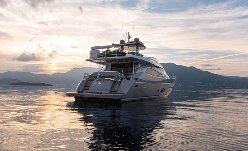 Book yachts online - motorboat - Royal Denship 85 - Stela 117 - rent